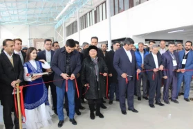 Asistencia a la exposición permanente de Irán en Bishkek (Kirguistán)