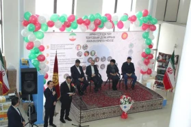 Asistencia a la exposición permanente de Irán en Bishkek (Kirguistán)