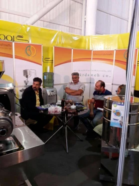 Grupo de producción de Bekrdaneh en la exposición de la industria alimentaria de Mashhad