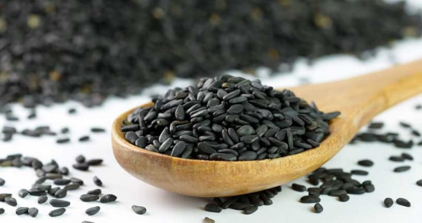 مصرف سیاه دانه برای تخمک گذاری 7 ماساژ تخمدان با روغن سیاهدانه
