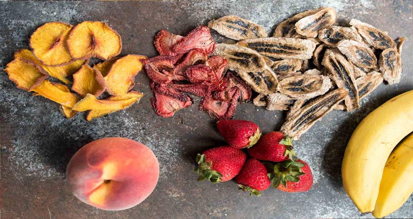 میوه خشک بهتر است یا تازه؟ 2 بررسی مزیت های میوه خشک نسبت به میوه تازه
